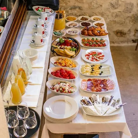 فندق مبيت وإفطار Boutique Kaliopi 4*